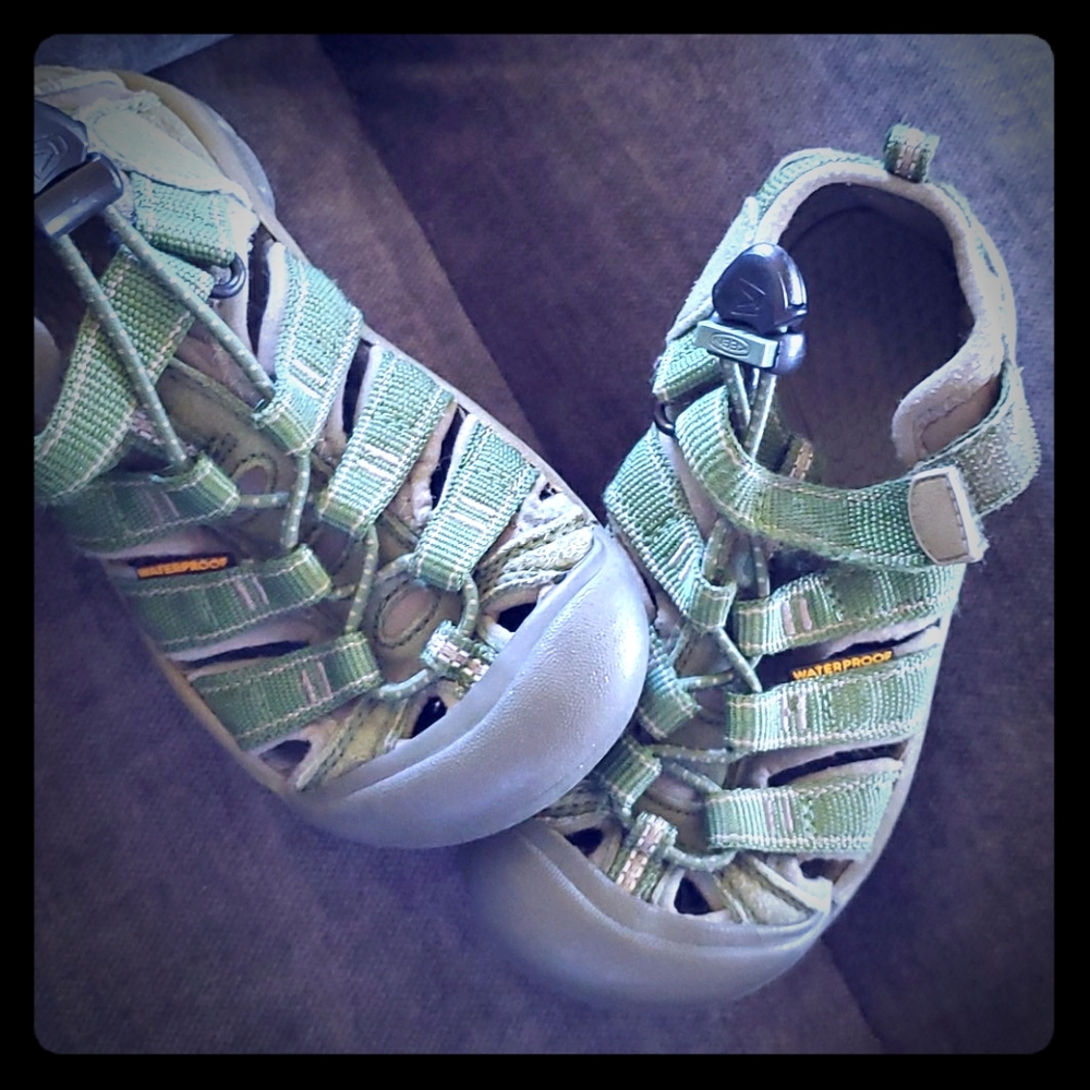 Boys Keens size 11 green